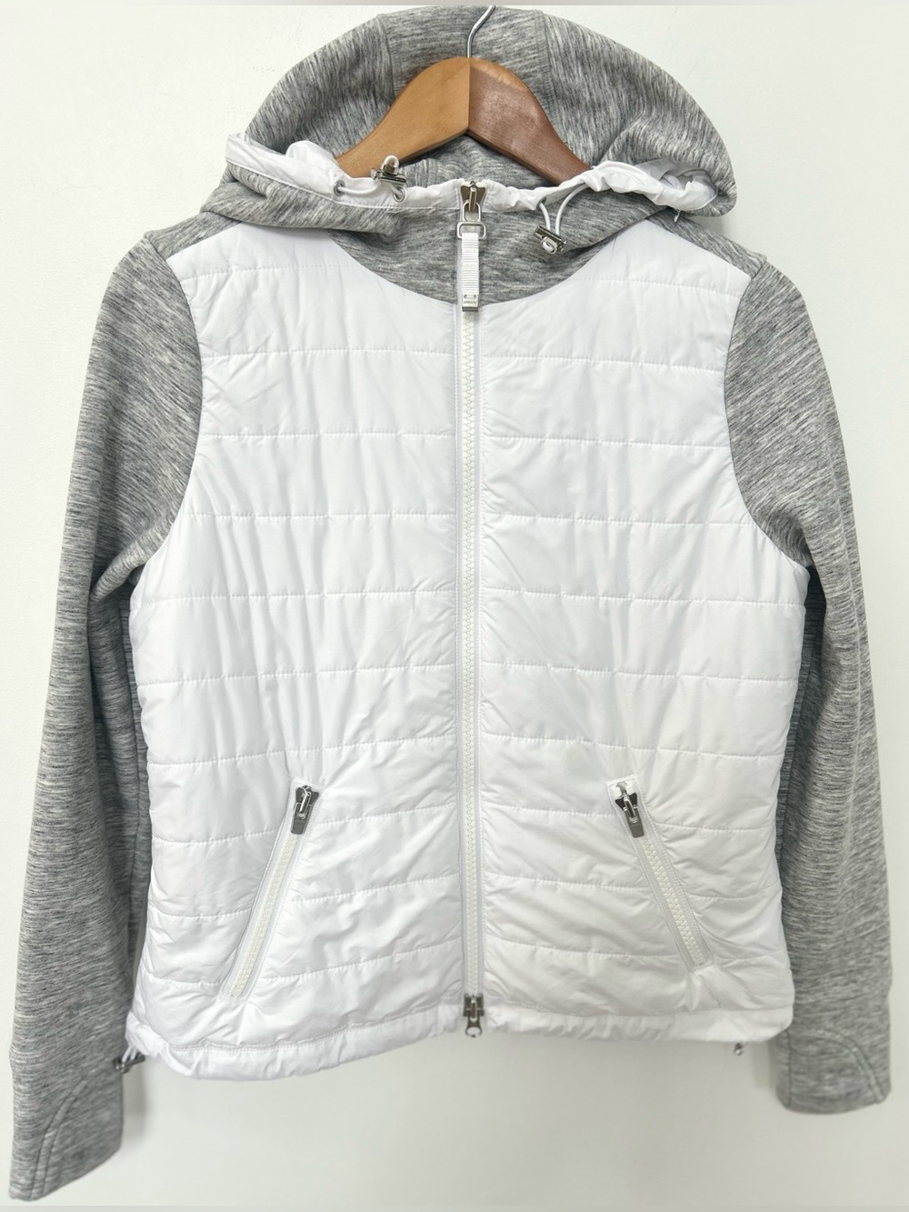 Athleta Hybrid Quilted Jacket XS Gray White Hooded Zip Athleisure